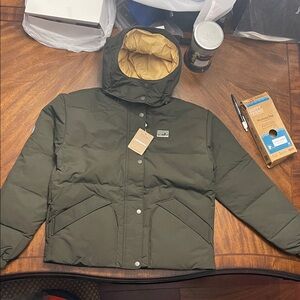 Patagonia Olive Green Puffer Jacket with Gold Lining